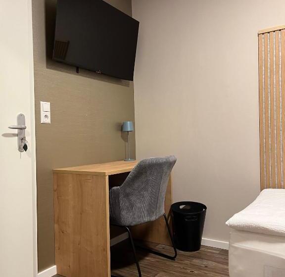 חדר סטנדרט יחיד, Pension No 8