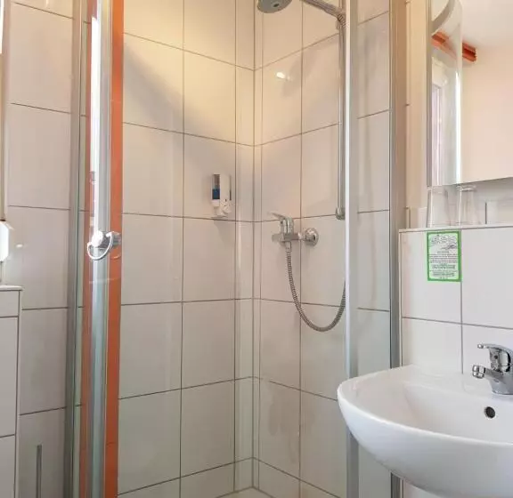 اتاق استاندارد سه نفره, Am Brauereidreieck