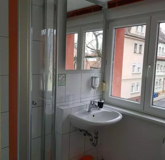 اتاق استاندارد سه نفره, Am Brauereidreieck
