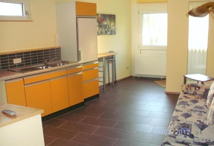 １階の１ベッドルームアパートメント, Am Hindenburgplatz