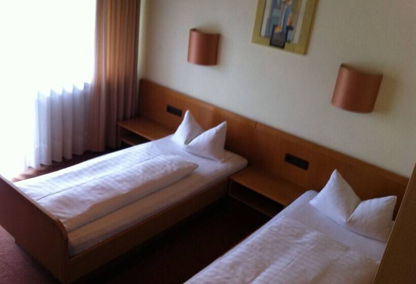 Quarto Estandar, Bacchusstube Garni