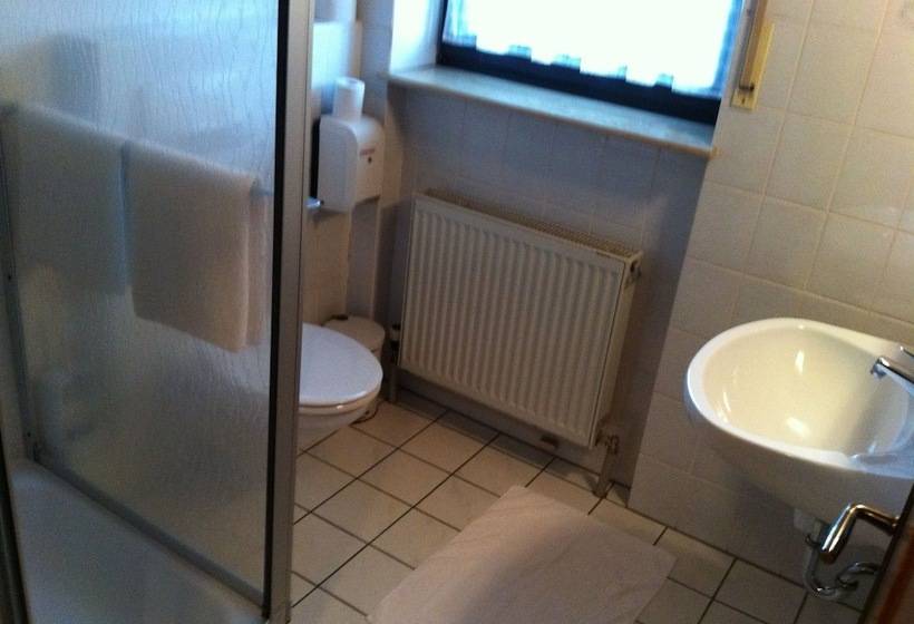 Quarto Triplo Estandar, Bacchusstube Garni