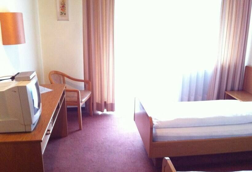 Quarto Estandar, Bacchusstube Garni