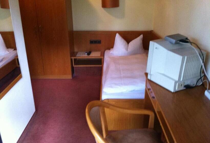 Quarto Estandar Individual, Bacchusstube Garni