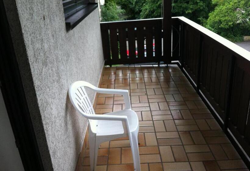 Quarto Estandar, Bacchusstube Garni