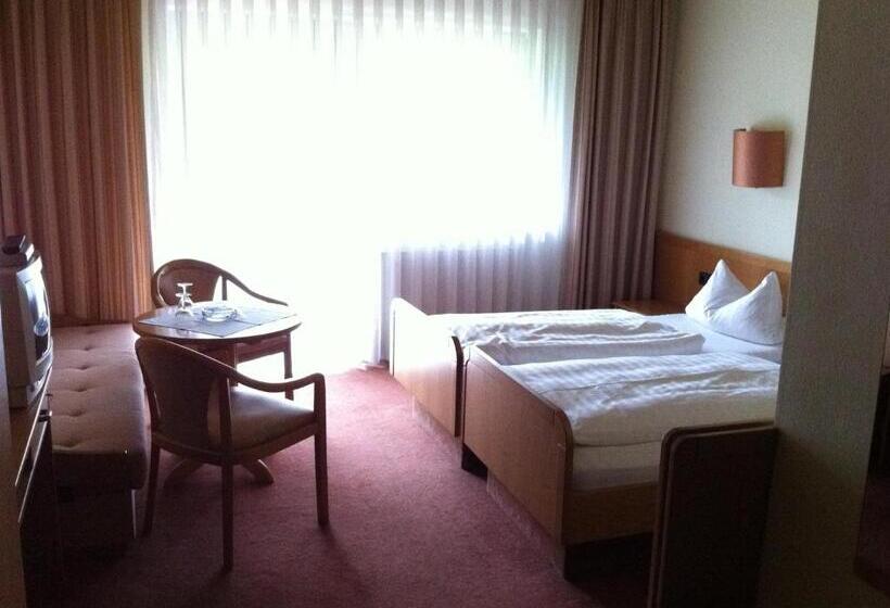 Quarto Estandar, Bacchusstube Garni