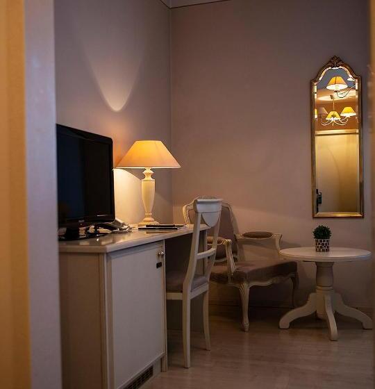 标准单人间, Burghof