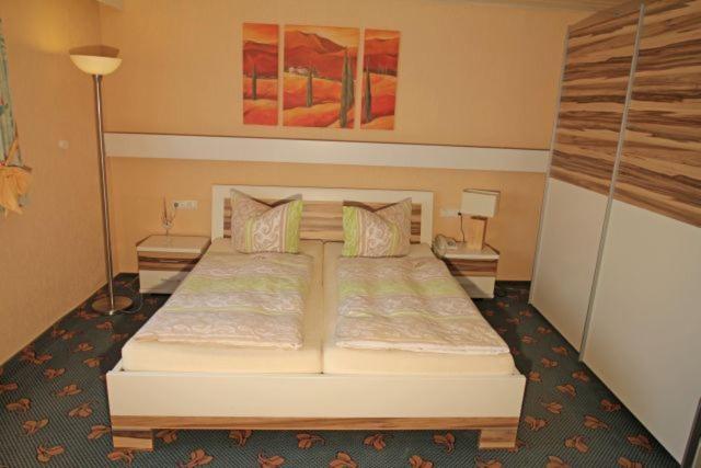 Номер Стандарт, Irene