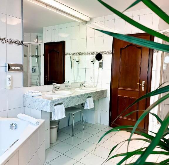 شقة غرفة واحدة, Stockhausen Gbr