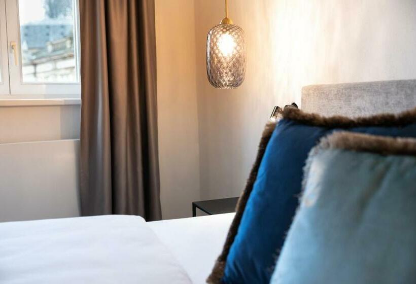 Номер Стандарт Индивидуальный, Weißes Ross