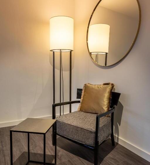 Семейный Номер, Weißes Ross