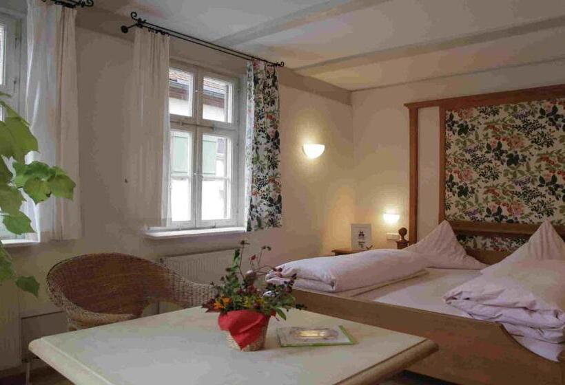 غرفة عائلية, Weisses Ross