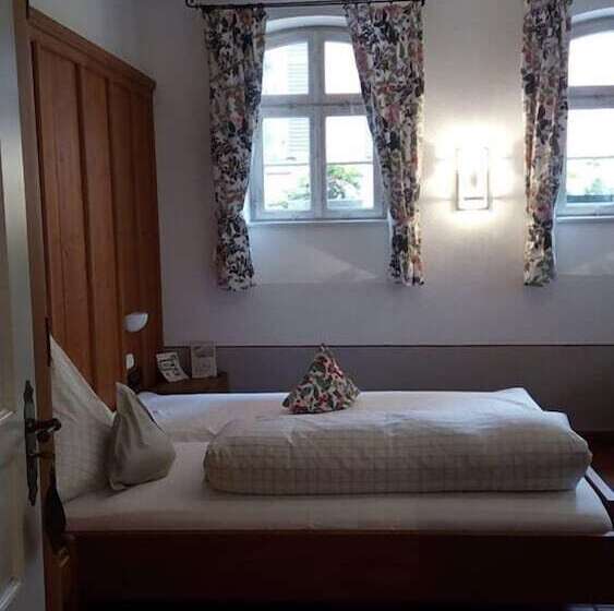 غرفة قياسية فردية, Weisses Ross