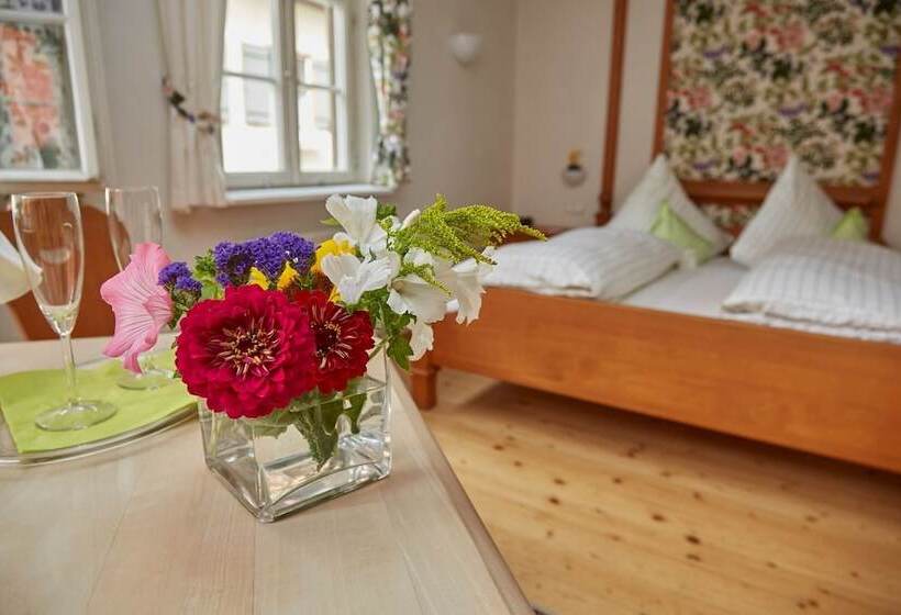 غرفة عائلية, Weisses Ross