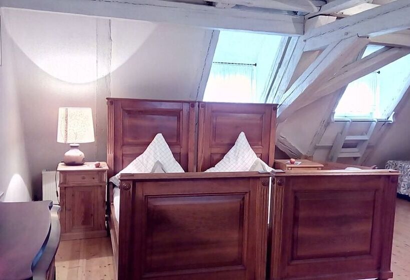 غرفة عائلية, Weisses Ross