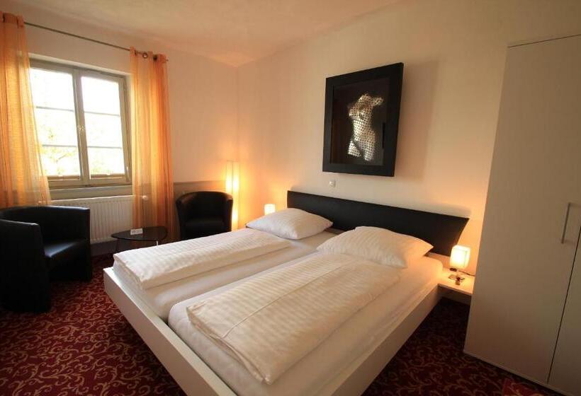 Номер Стандарт, Zum Goldenen Anker