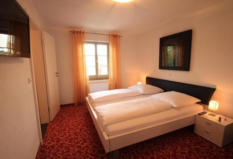 Номер Стандарт, Zum Goldenen Anker