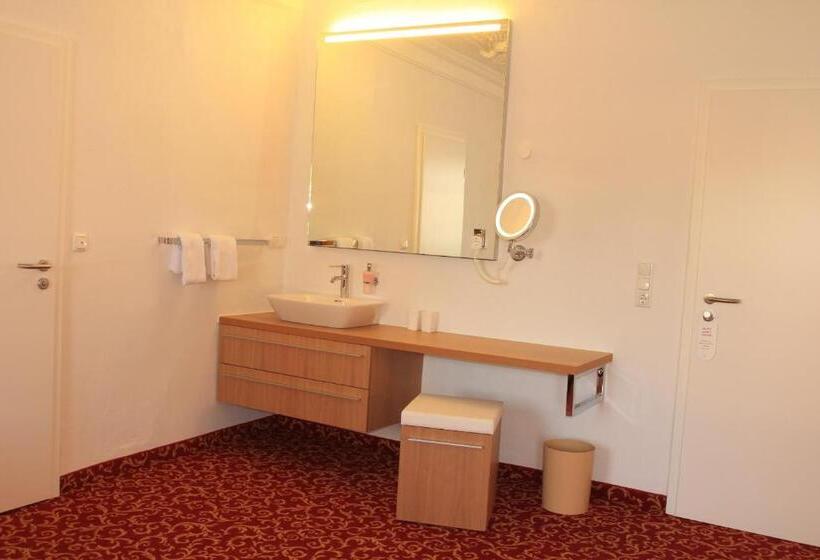 Номер Стандарт, Zum Goldenen Anker