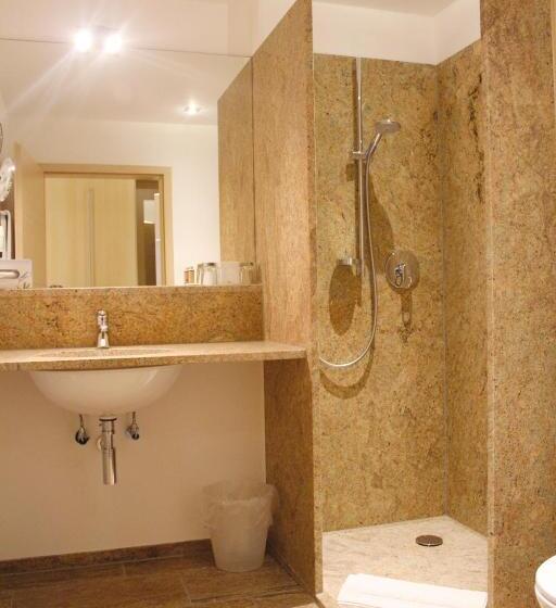 جناح, Landhotel Grönenbach