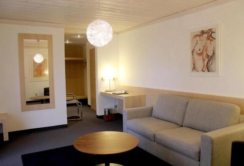 جناح, Landhotel Grönenbach