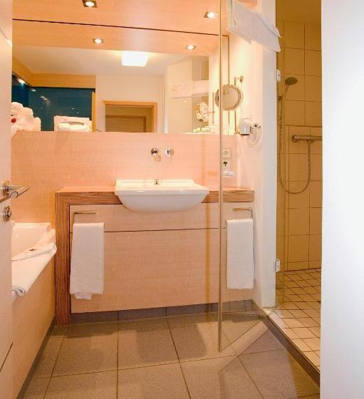 جناح, Landhotel Grönenbach