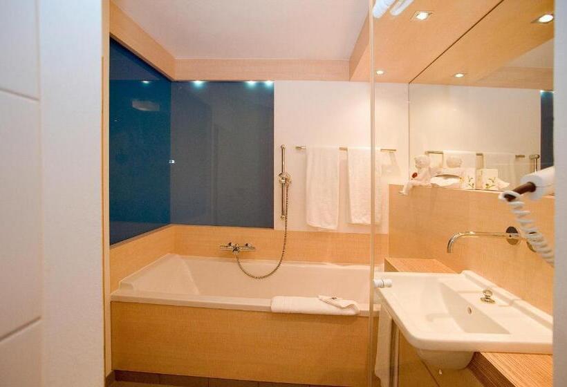 جناح, Landhotel Grönenbach