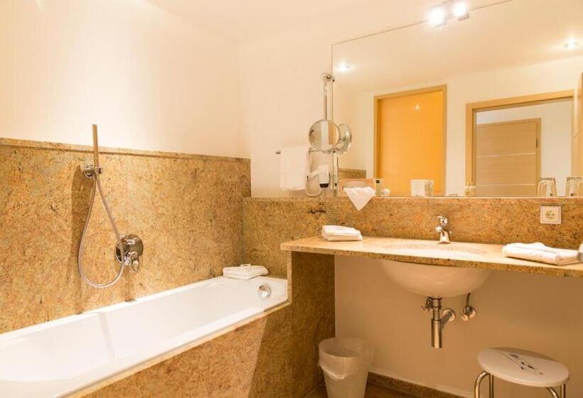 جناح, Landhotel Grönenbach