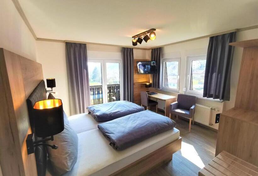 标准间带阳台, Grüner Baum Mit Restaurant & Wellness