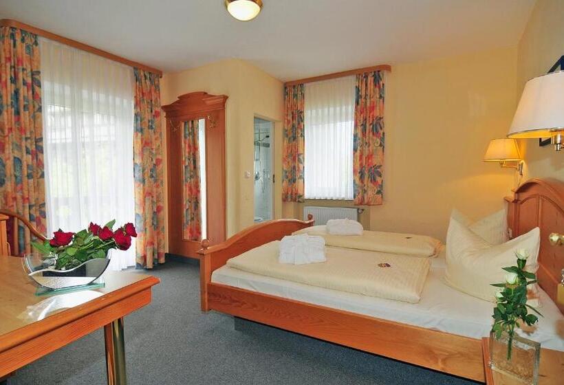 Номер Стандарт с Балконом, Weidegg   Hotel Garni