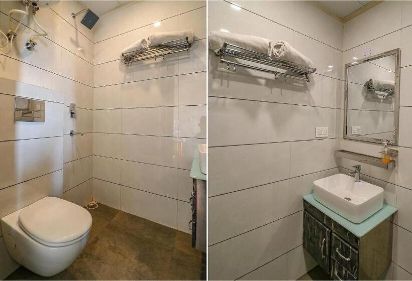 디럭스 룸, Fabhotel The Chaitanyas