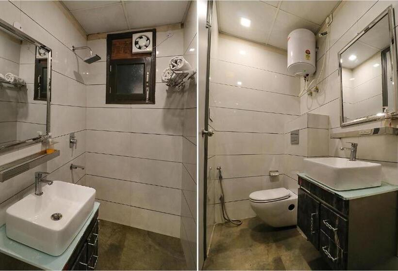 디럭스 룸, Fabhotel The Chaitanyas