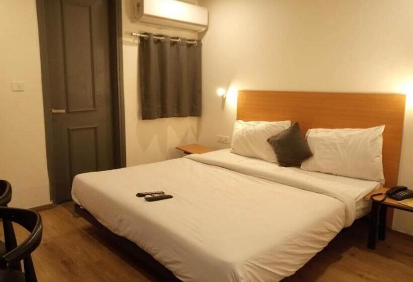 디럭스 룸, Fabhotel The Chaitanyas