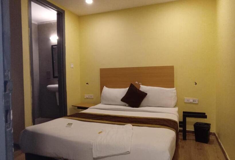 디럭스 룸, Fabhotel The Chaitanyas