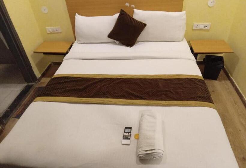 디럭스 룸, Fabhotel The Chaitanyas