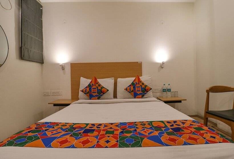 디럭스 룸, Fabhotel The Chaitanyas