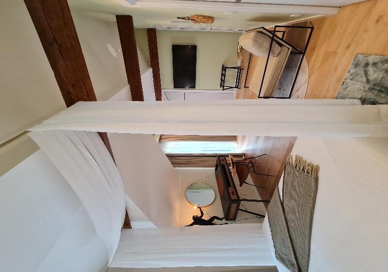 标准间, Sol Boutique