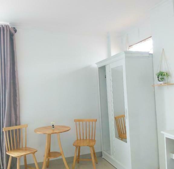 اتاق لوکس, Blue House