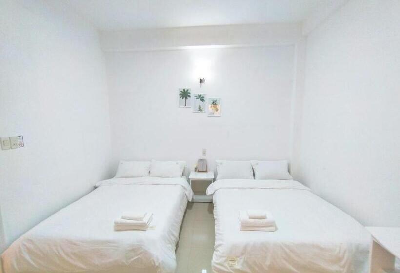 اتاق سوپریور چهار تخته, Blue House