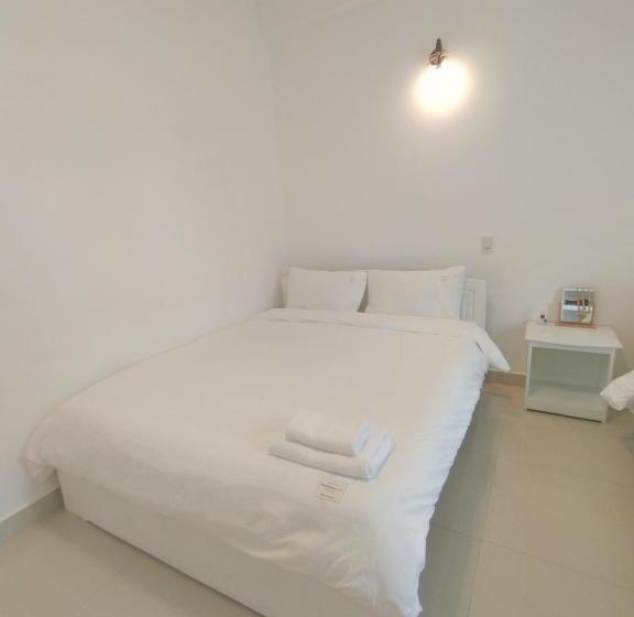 اتاق سوپریور چهار تخته, Blue House