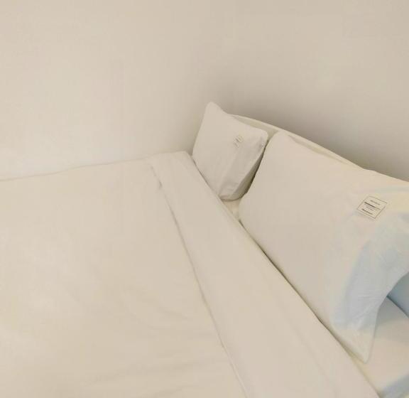 اتاق سوپریور چهار تخته, Blue House