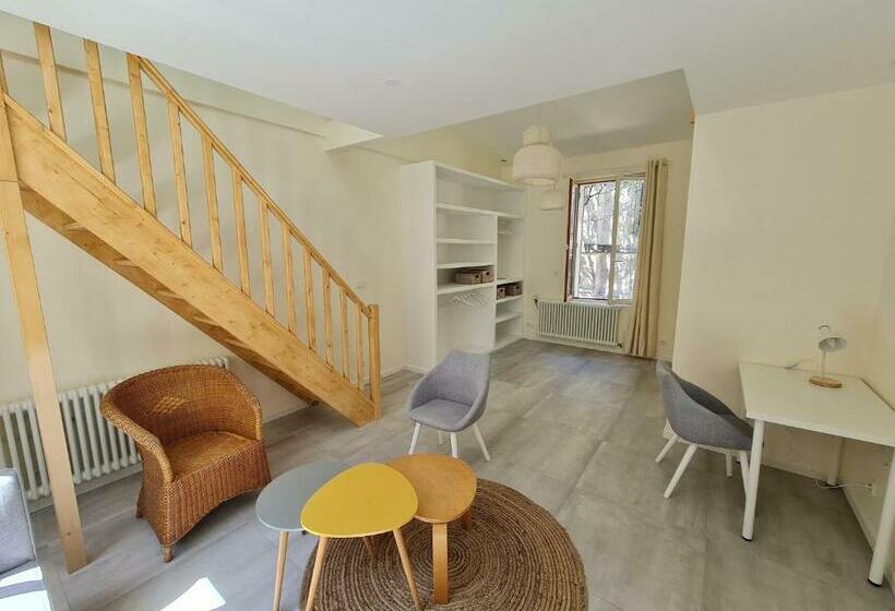 Номер Deluxe, Le Saint Christophe   Mairie D Aubervilliers Ligne 12