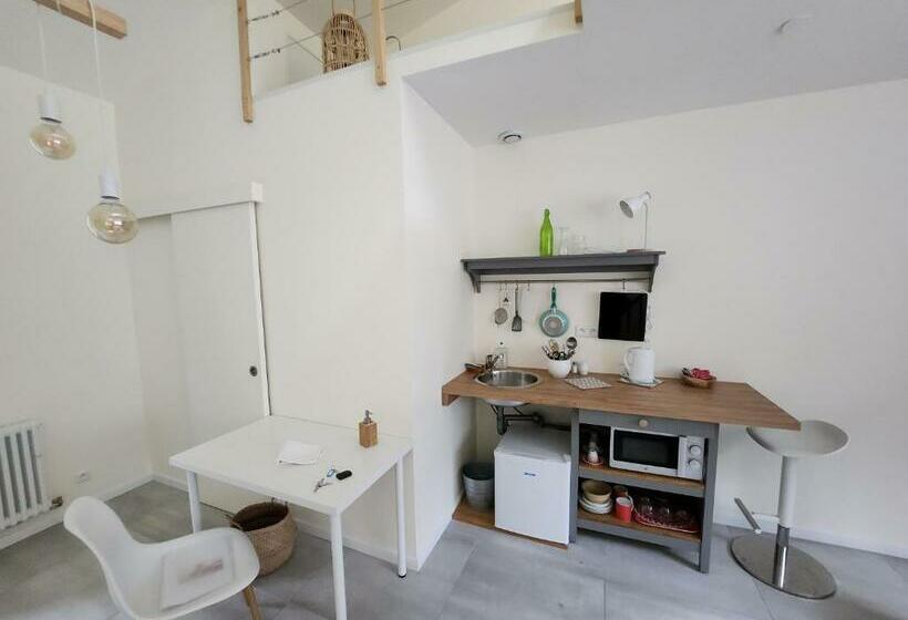 Номер Deluxe, Le Saint Christophe   Mairie D Aubervilliers Ligne 12