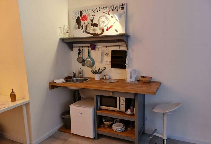 Номер Deluxe, Le Saint Christophe   Mairie D Aubervilliers Ligne 12