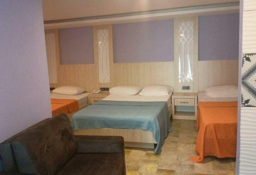 غرفة عائلية, Castle Light Boutique