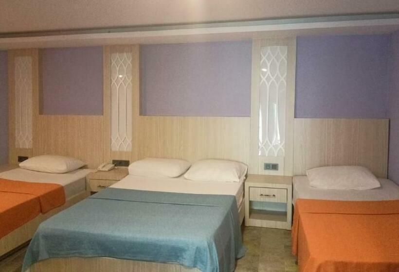 غرفة عائلية, Castle Light Boutique