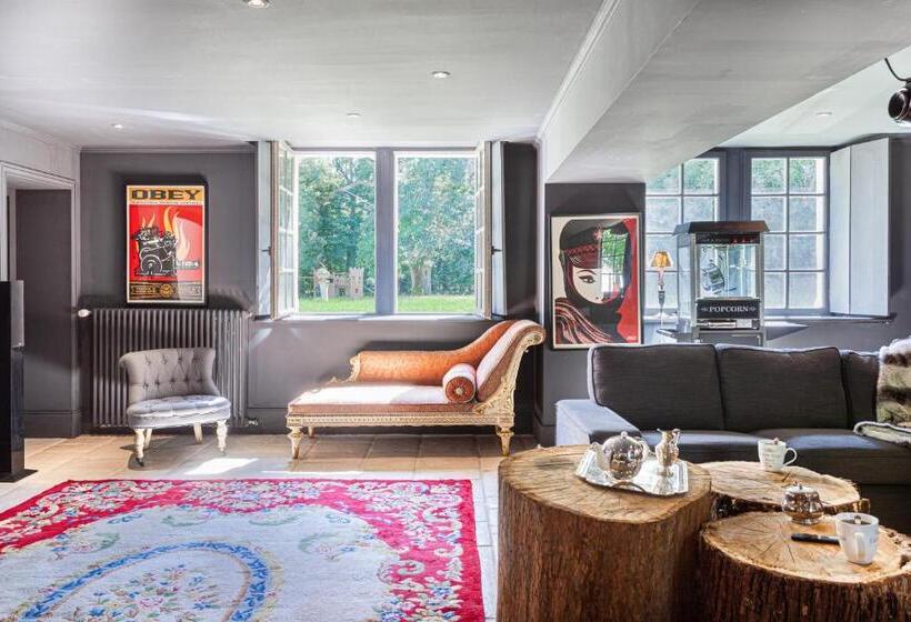 Вилла с 1 спальней и бассейном, Château De Paradis