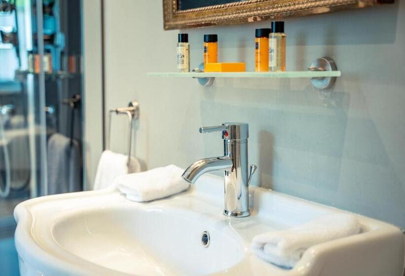 Вилла с 1 спальней и бассейном, Château De Paradis