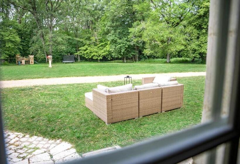 Вилла с 1 спальней и бассейном, Château De Paradis