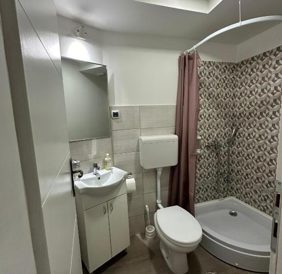 اتاق استاندارد سه نفره, Vila Storia