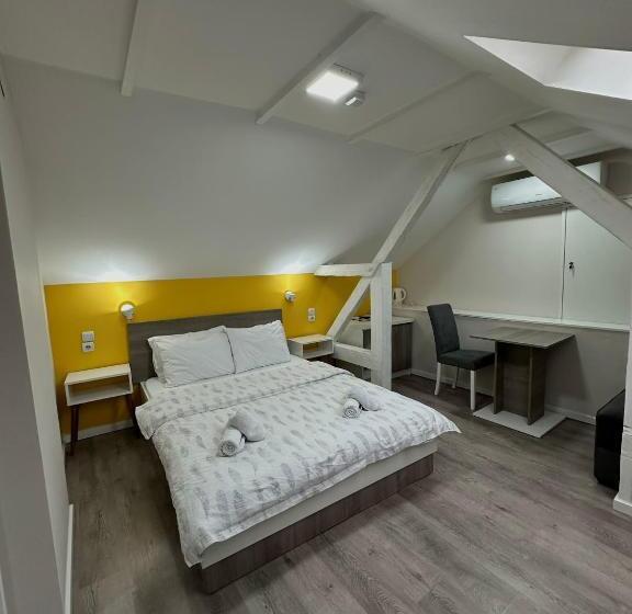 اتاق استاندارد سه نفره, Vila Storia